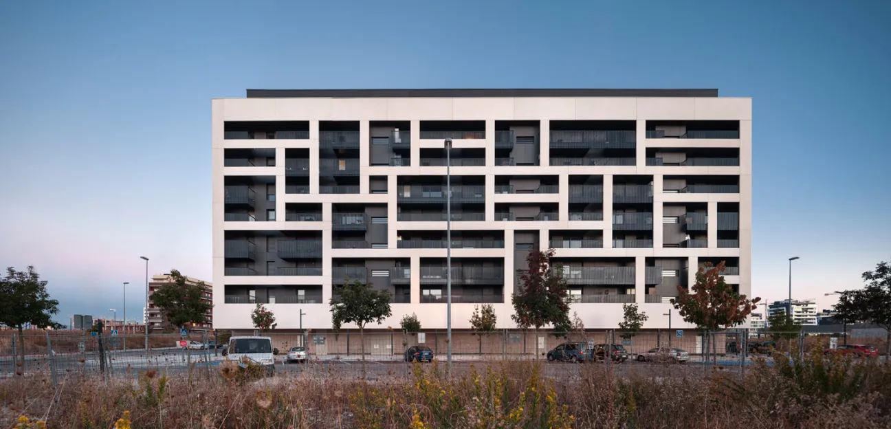 111 viviendas en Soto de Lezkairu, Pamplona.