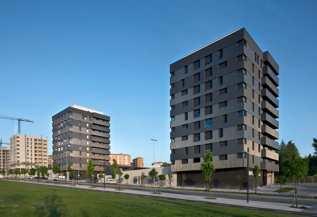 74 viviendas en Soto de Lezkairu, Pamplona.