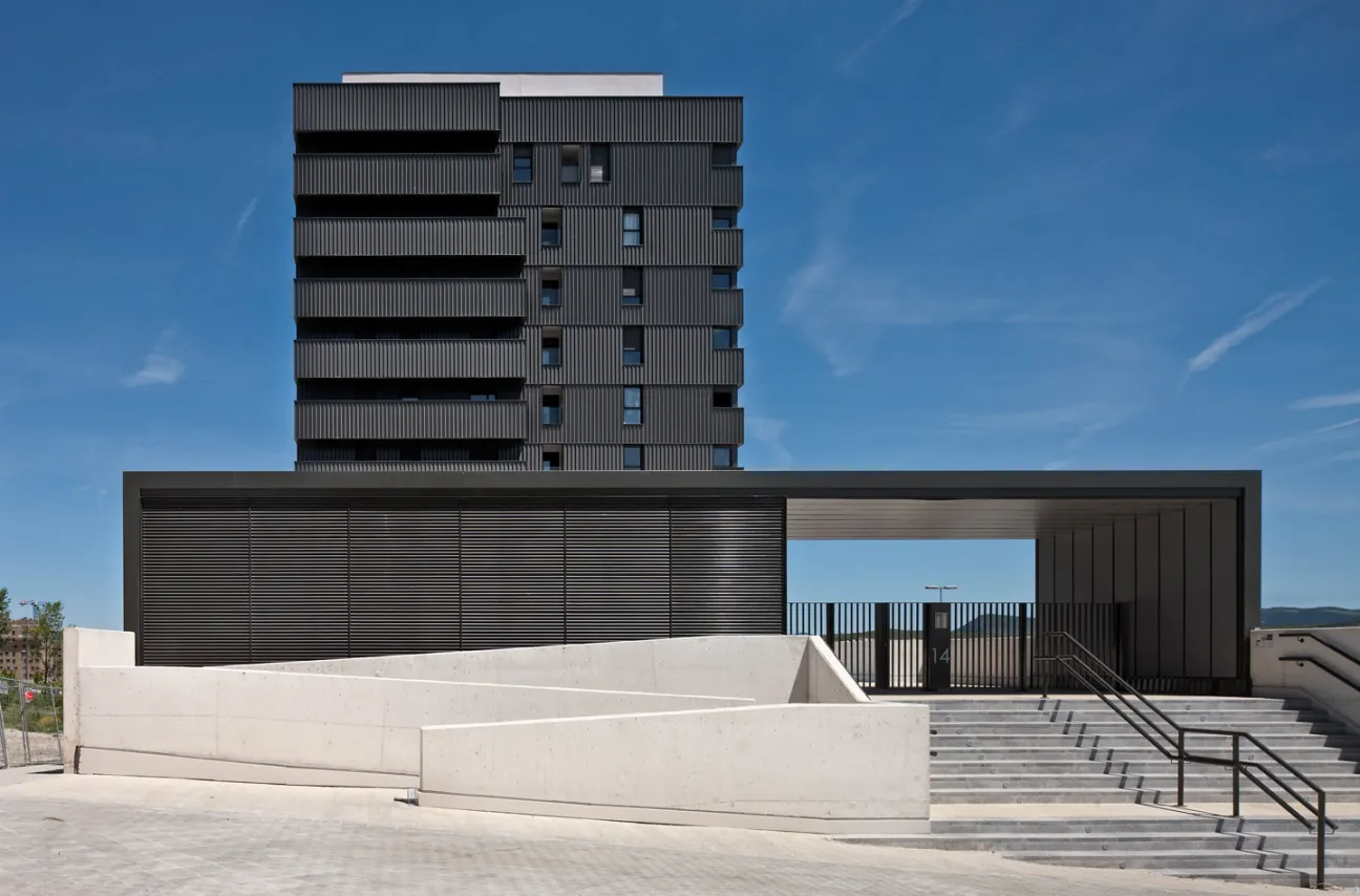 74 viviendas en Soto de Lezkairu, Pamplona.